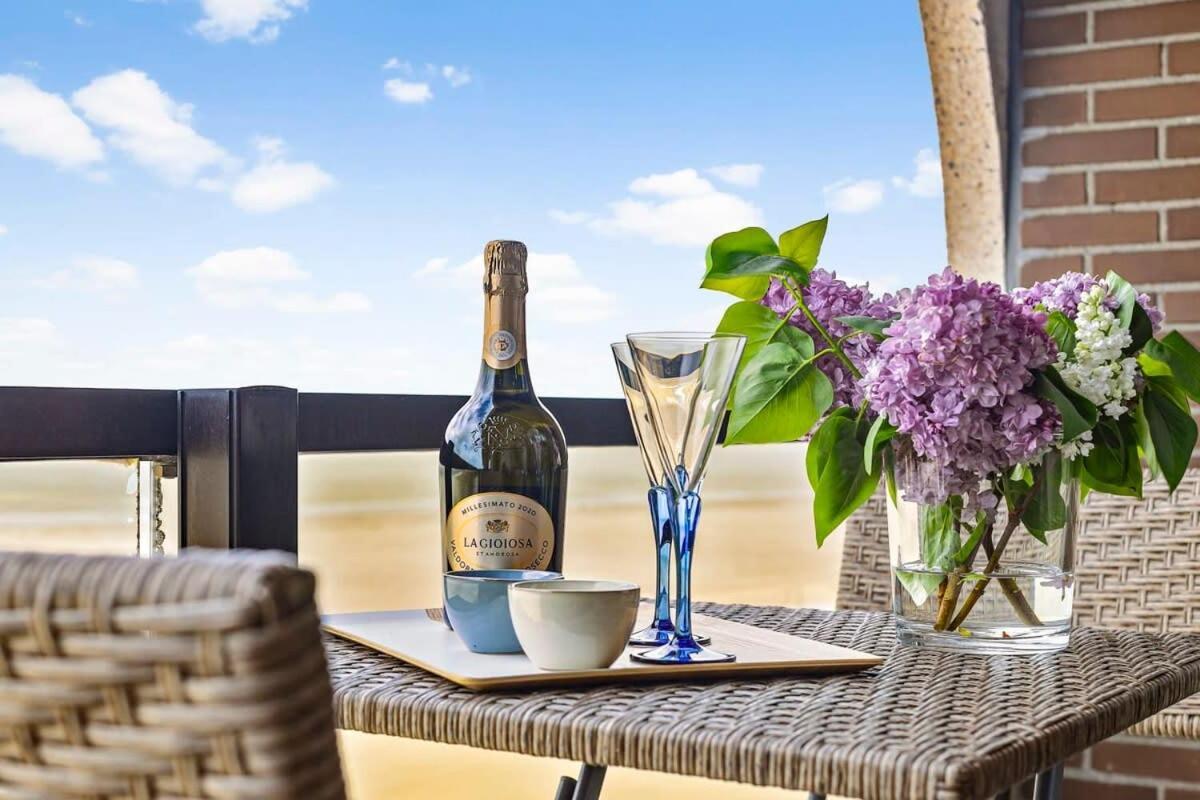 Huswell - Studio With Great Sea View On Terrace Knokke-Heist Bagian luar foto