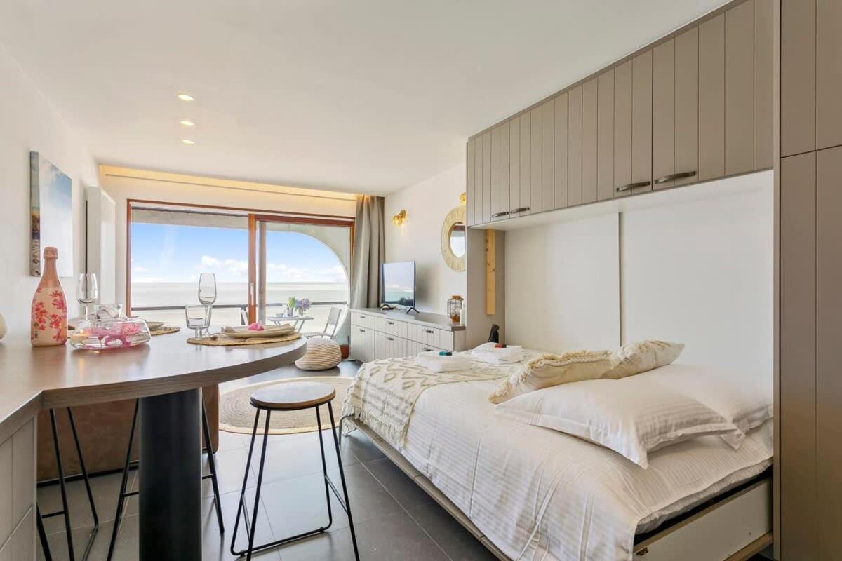 Huswell - Studio With Great Sea View On Terrace Knokke-Heist Bagian luar foto